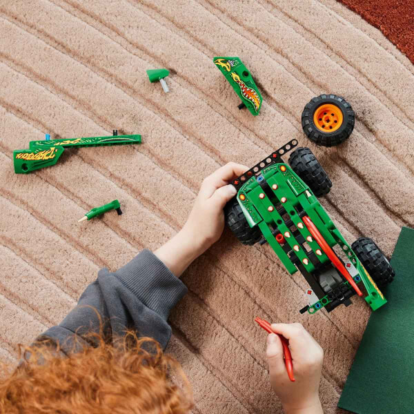 LEGO Technic Monster Jam Dragon 42149 - Oyuncak Kamyonları Seven 7 Yaş ve Üzeri Çocuklar için 2’si 1 Arada Model (217 Parça)