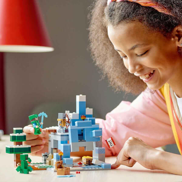 LEGO Minecraft Donmuş Tepeler 21243 - 8 Yaş ve Üzeri Çocuklar için Oyunun Buzlu Biyomunu İçeren Oyuncak Yapım Seti (304 Parça)